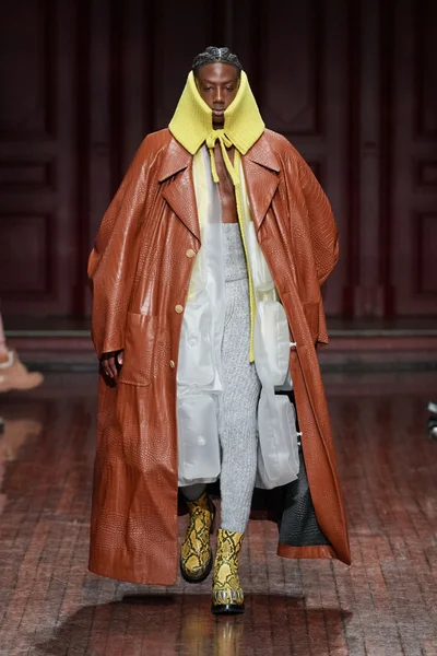Look 15